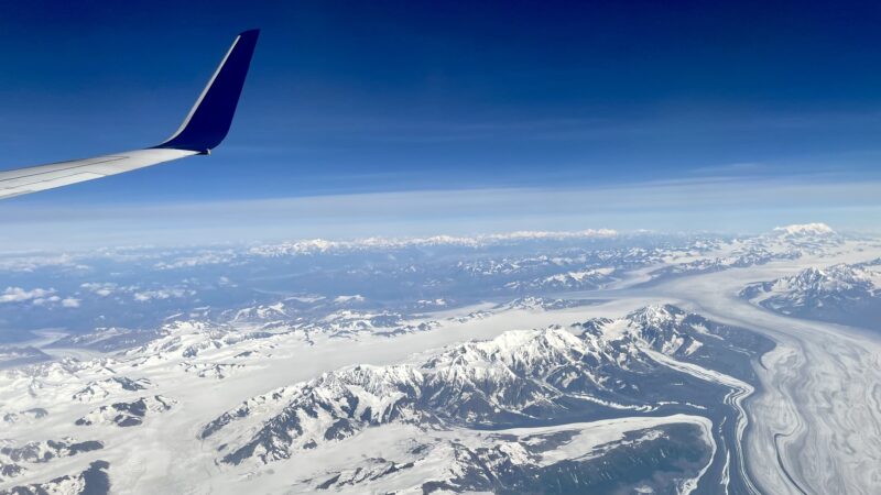 アラスカ南東部を飛行機から見下ろした景色